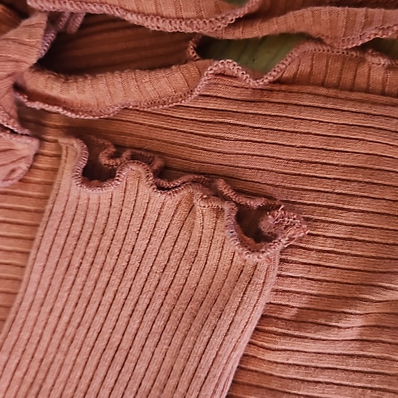 Urban outfitters rust tie front v neck ruffle crop top women's small - Picture 4 of 8